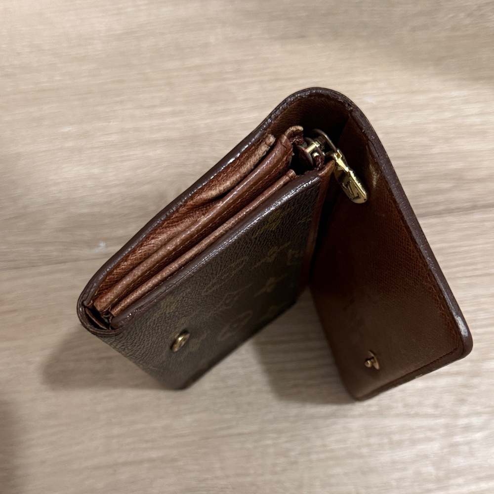 Louis Vuitton Vintage Monogram Wallet - Picture 5 of 11
